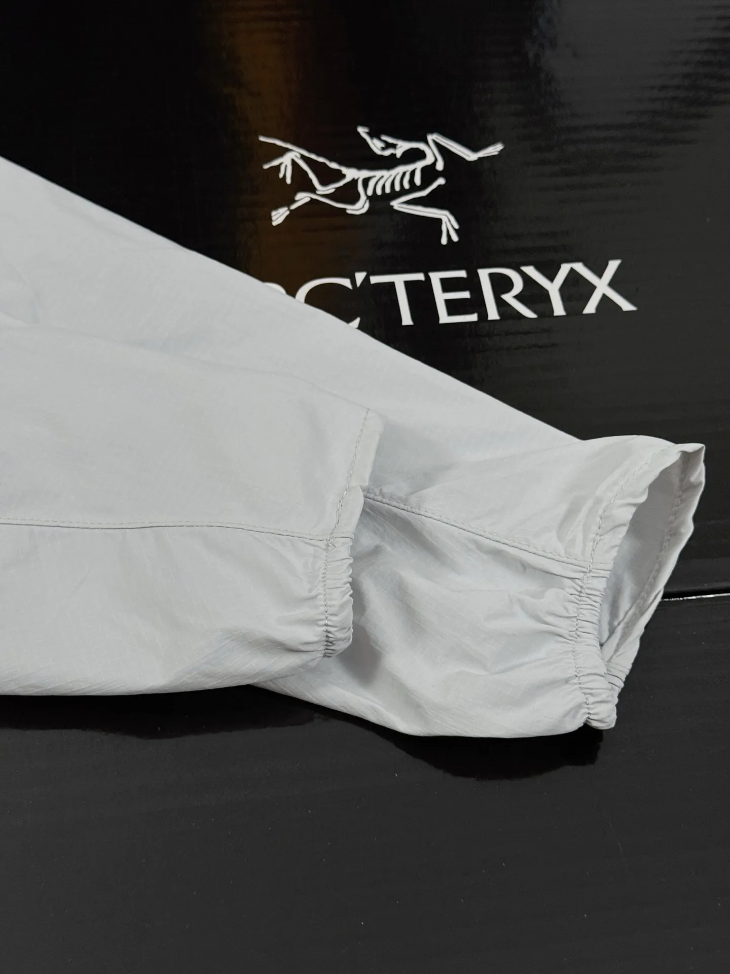 🦋 185 ARCTERYX SQUAMISH Same Style HOODY Breathable 26 Series Breathable ！ Same Style ！ New Arrival， ！Premium Quality ！ ， ， ， 99% Breathable 、 ， ！ 、 。 Windwall 、 、 、 、 … 、 、 、 … 、 ， 、 … 、 ！ 、 … ！ ： Black Navy Blue Size S 66 112 46.4 60 90-110 M 68 116 47.6 61.5 110-130 L 70 120 48.8 63 130-145 XL 72 124 50 64.5 145-160 XXL 74 128 52.4 67.5 170-190 XXXL 78 132 55 70 190